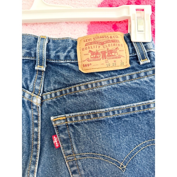 ***SOLD***🦋Levi’s Vintage Jeans🦋 - Picture 3 of 4